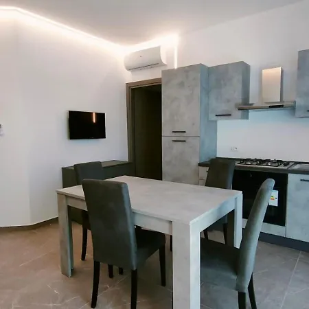 Borghesi Fronte Mare Apartment *