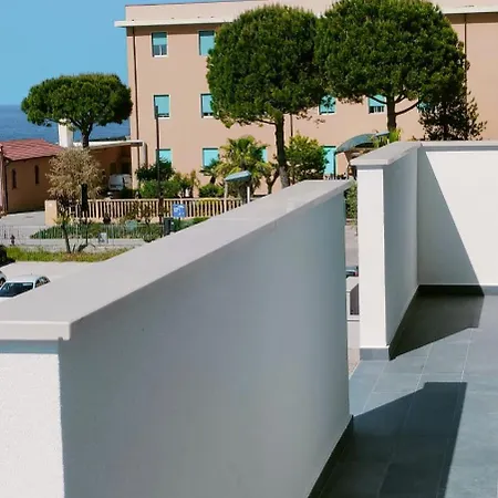 Apartment Borghesi Fronte Mare *