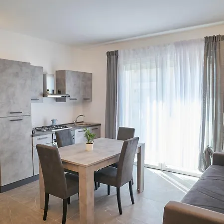 Borghesi Fronte Mare Apartment *