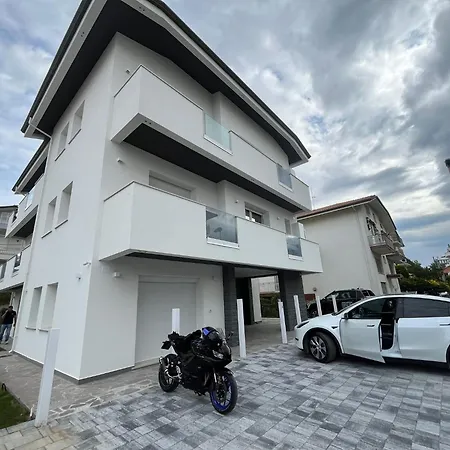 Borghesi Fronte Mare Apartment *