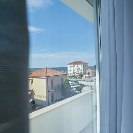 Borghesi Fronte Mare By Affitti Brevi 公寓