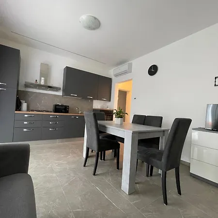 Borghesi Fronte Mare By Affitti Brevi Apartment