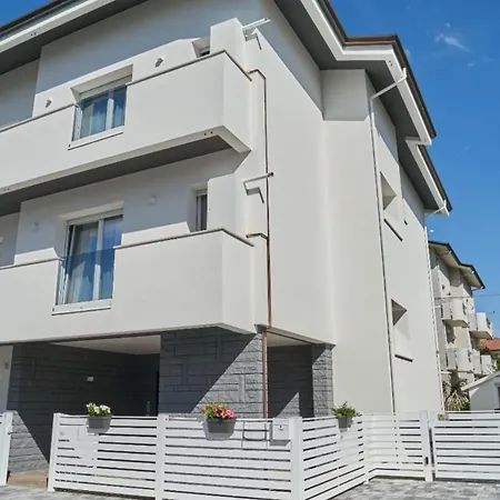 公寓 Borghesi Fronte Mare 里米尼