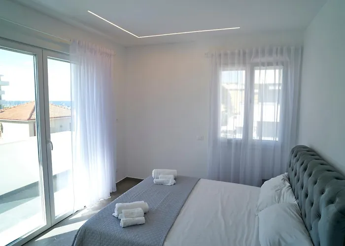 Borghesi Fronte Mare *